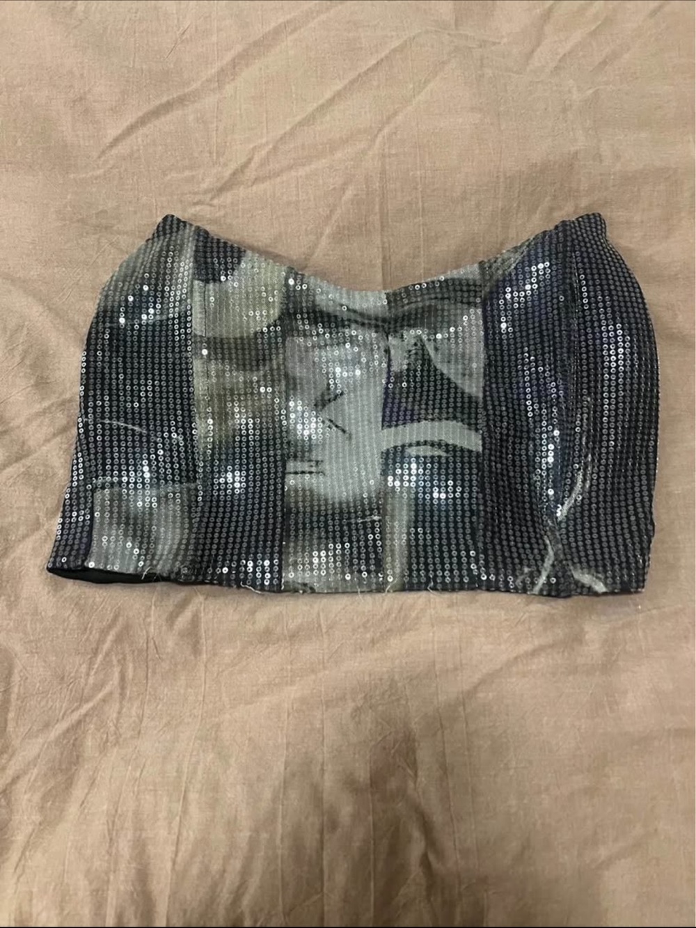 Crop top with sequins 🖤
